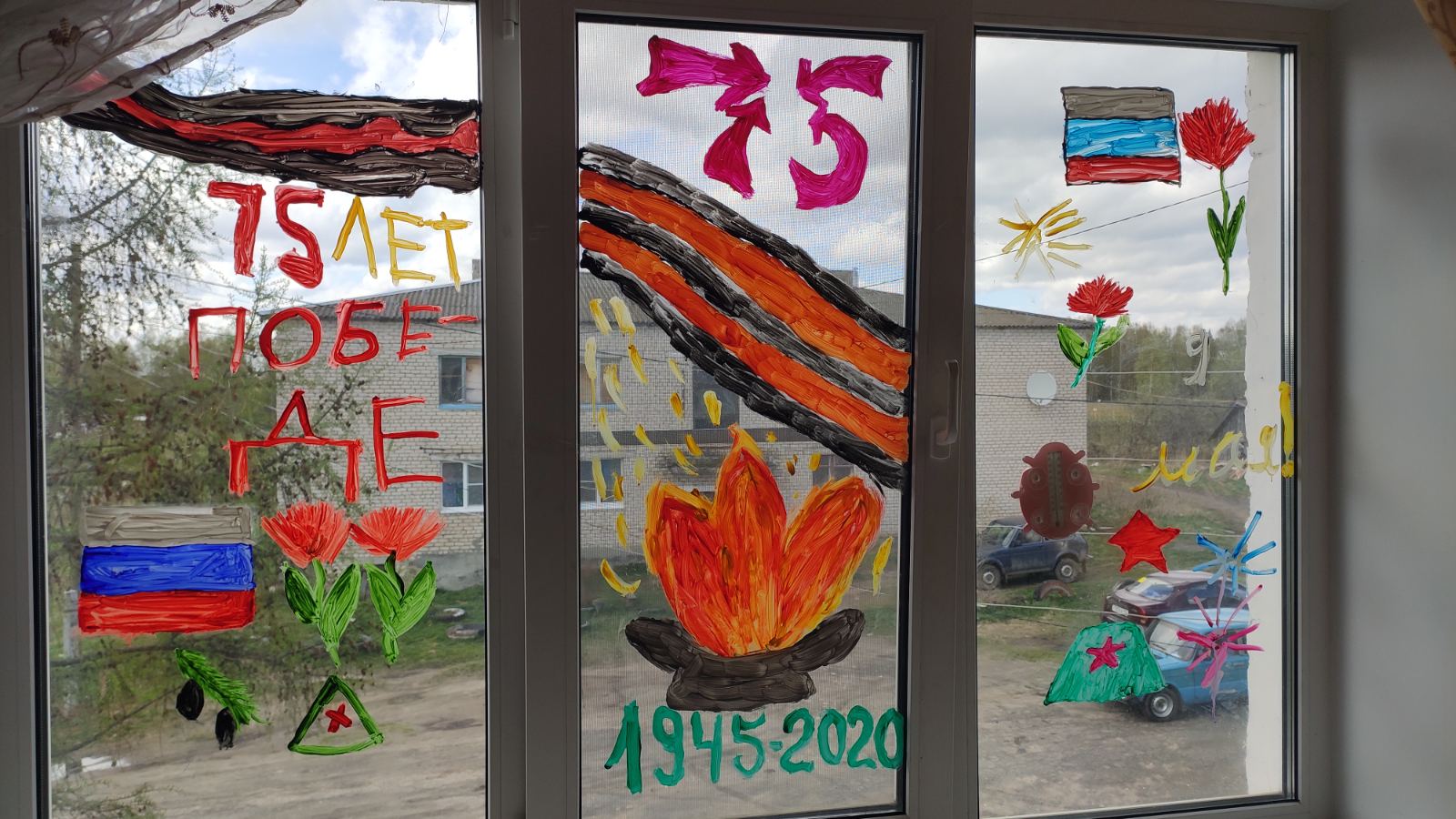 Рисунки на окна к 9 мая. Окна ко Дню Победы в детском саду. Композиции на окна к 9 мая. Окна к 9 мая в детском саду. Украшение окон к 9 мая красками.